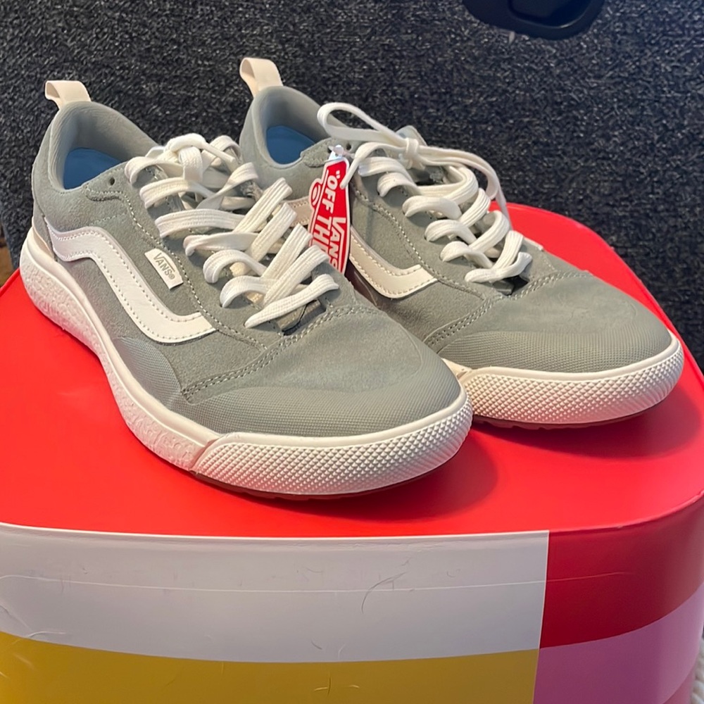 Women’s VANS, sage green, 10